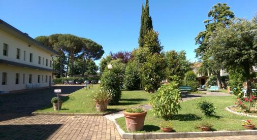 foto giardino esterno RSA L. e L. Camozzi - Iolo (PO)